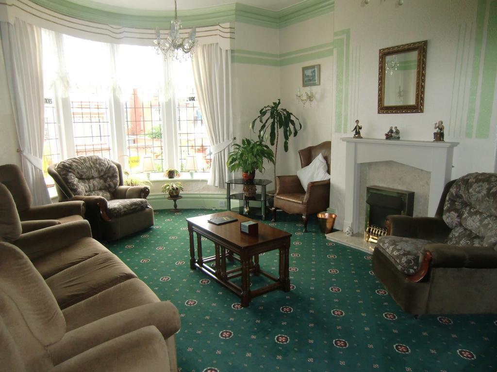 St Ives Hotel - Blackpool — Photos 1